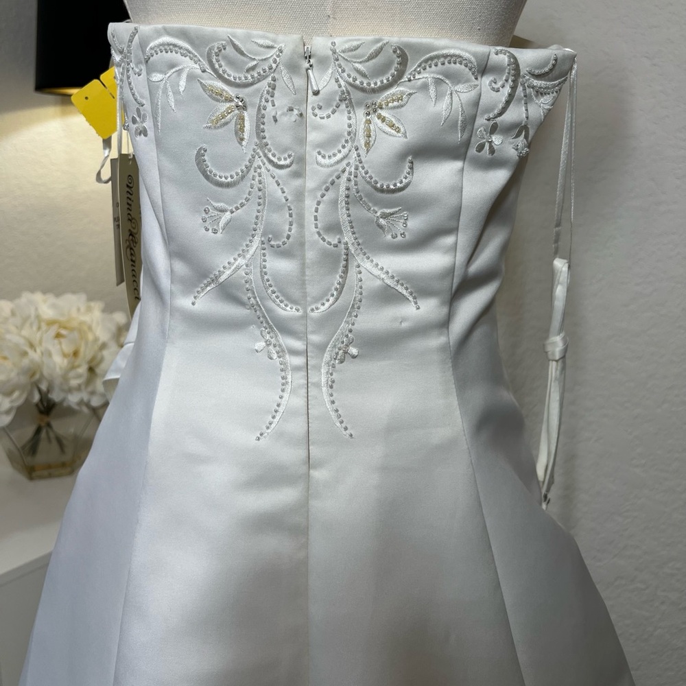 Wedding Dress - Picture 6 of 10